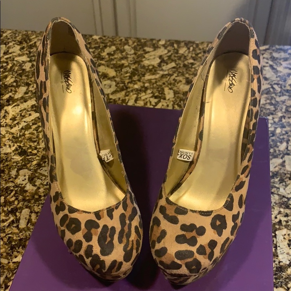 Mossiano cheetah heels size 8
